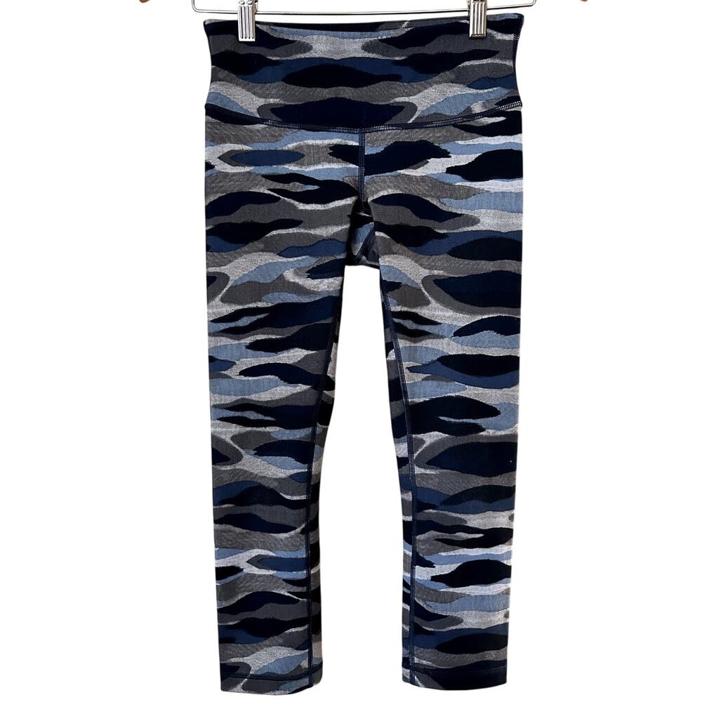 Lululemon Blue‎ Camouflage Capris-Size 4-EUC